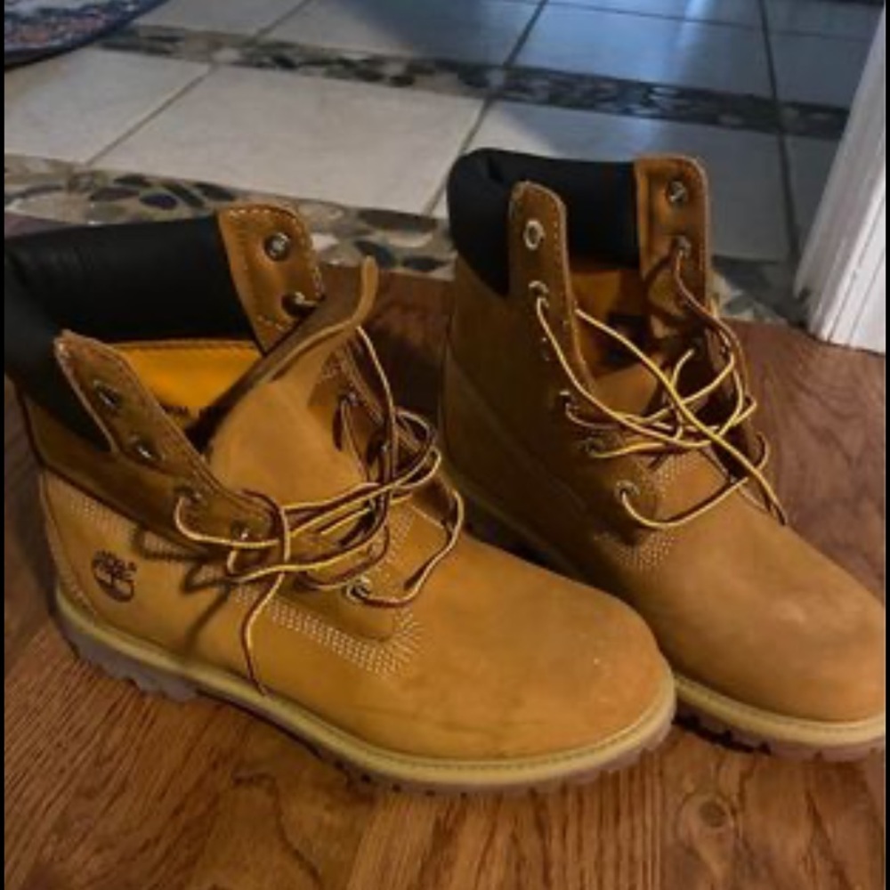 8.5 Timberland Boots - Nubuck Wheat